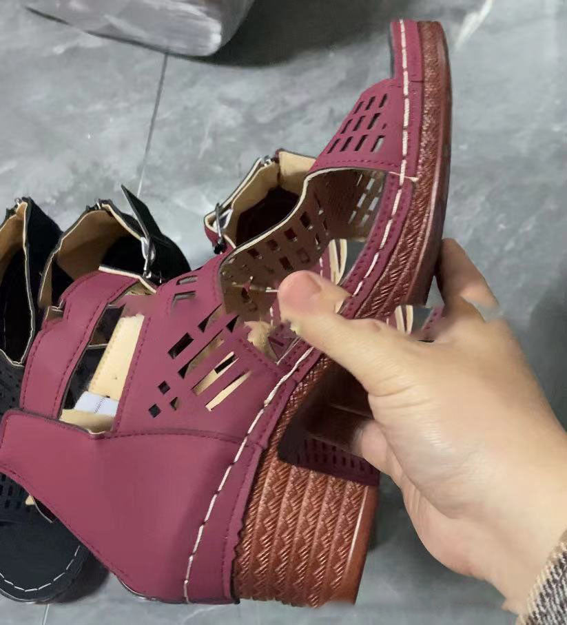 Sandales polyvalentes avec un talon moyen creux et un bout ouvert