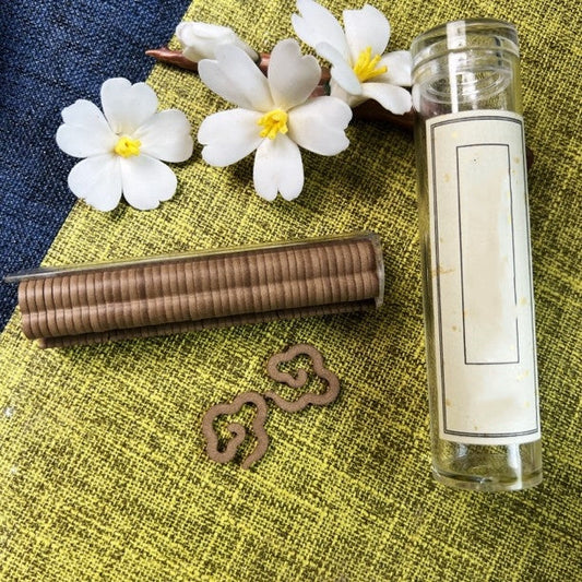 Encens naturel à base de bois de santal et de groseille à maquereau dans le compte encens