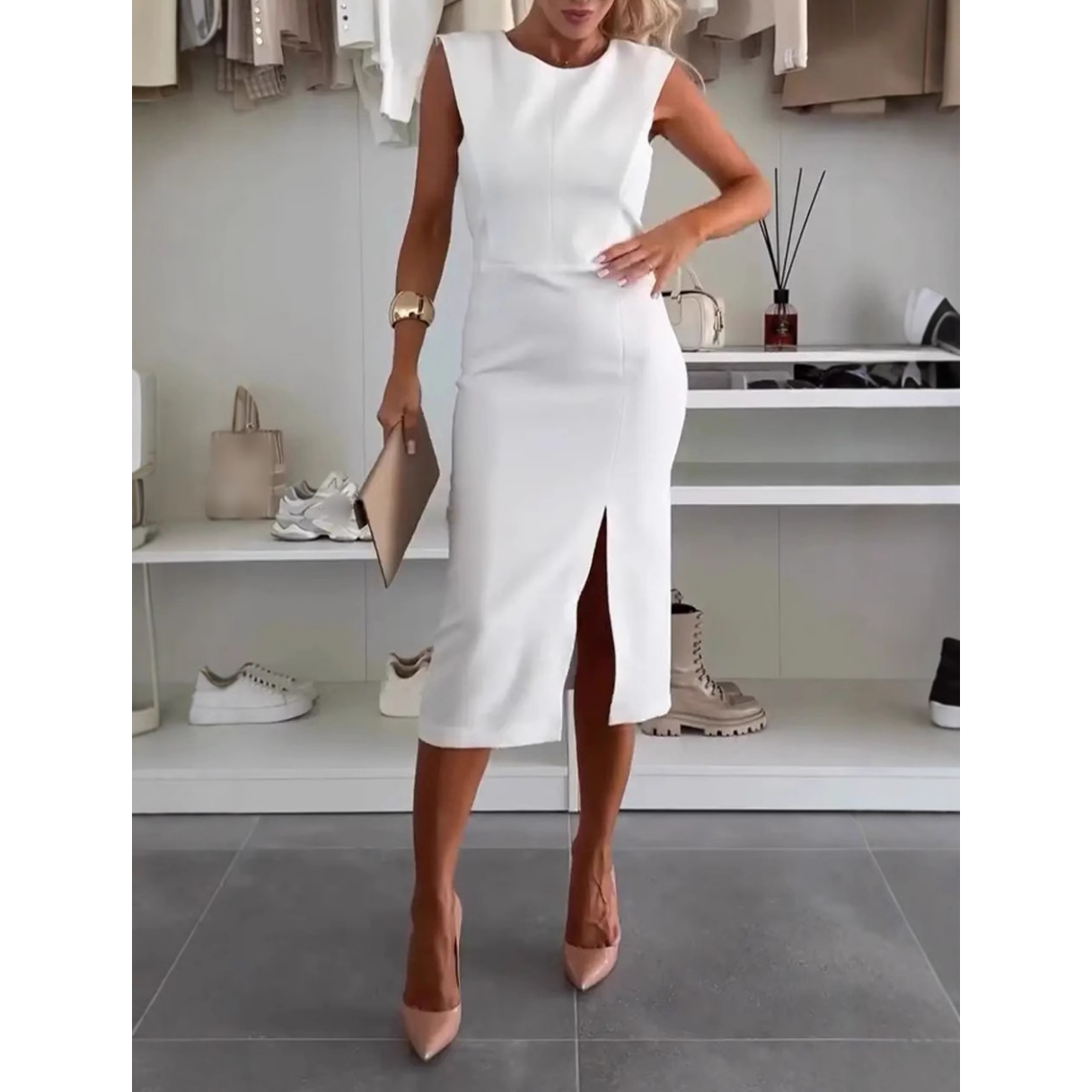 Élégante robe fendue sans manches