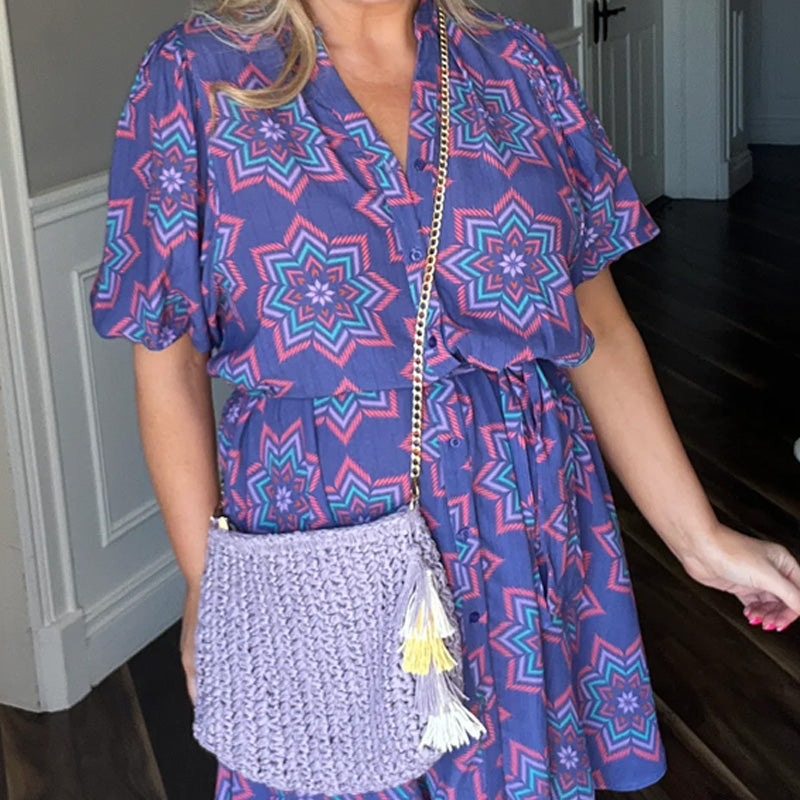 Elégante robe imprimée pour femme avec décolleté en V