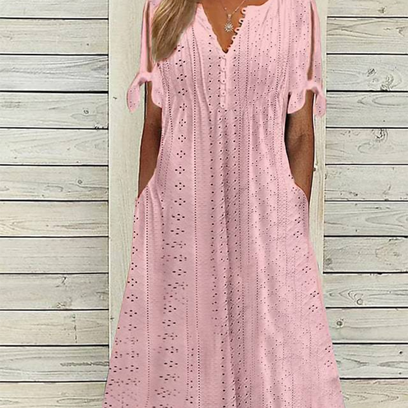 👗 50% DE RÉDUCTION ✨ Robe élégante femme avec décolleté en V et découpes – Taille fluide, respirante & parfaite pour les soirées d’été ou les occasions spéciales 💃