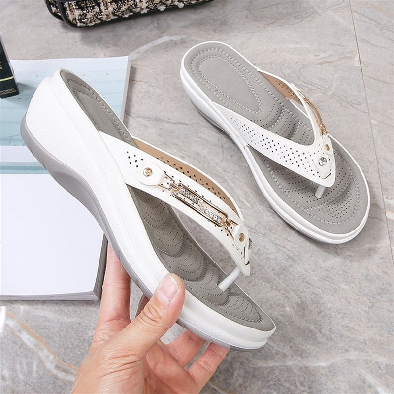 🎁2026 Nouveau design de la forme ouverte✨🩴Sandales tongs rembourrées pour femmes