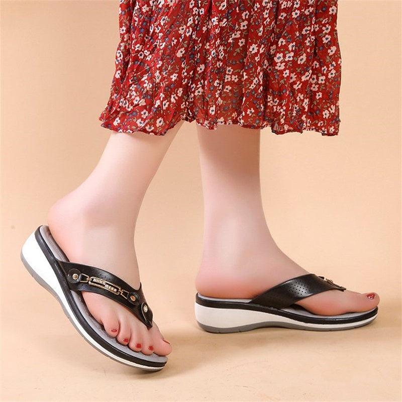 🎁2026 Nouveau design de la forme ouverte✨🩴Sandales tongs rembourrées pour femmes