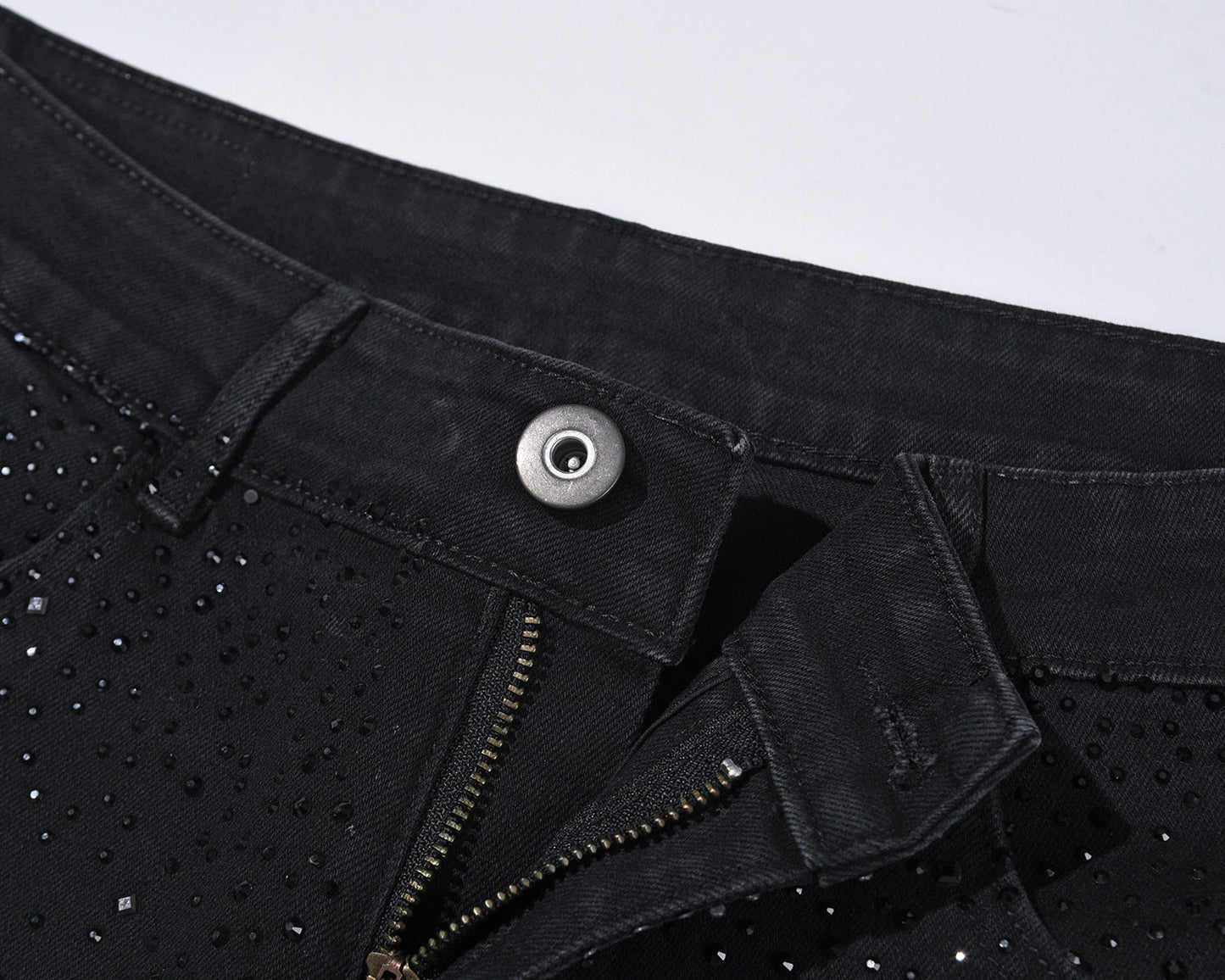 Jean slim noir orné de strass