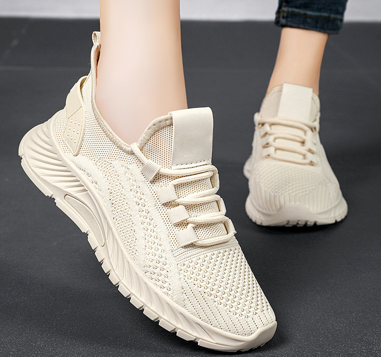 2025 New Lightweight Breathable Sports Tennis Shoes