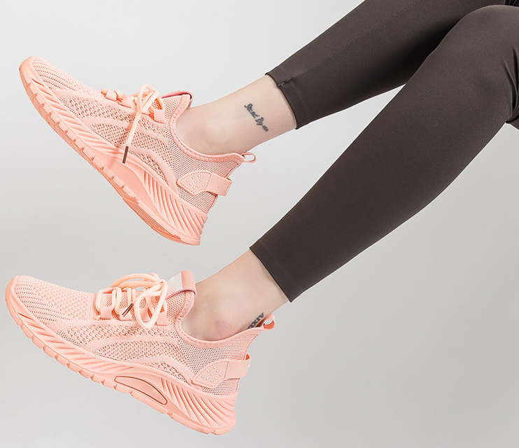 2025 New Lightweight Breathable Sports Tennis Shoes