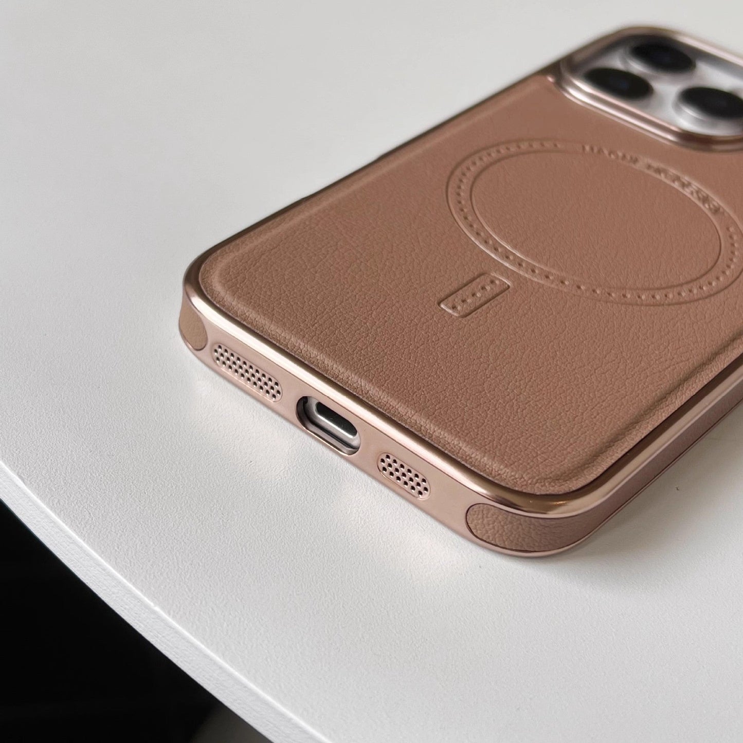 Étui de chargement magnétique puissant en cuir magnétique pour iPhone