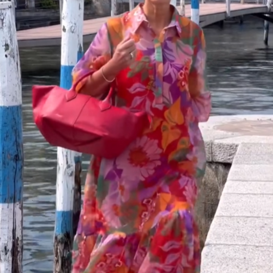 Robe en mousseline imprimée de fleurs rouges