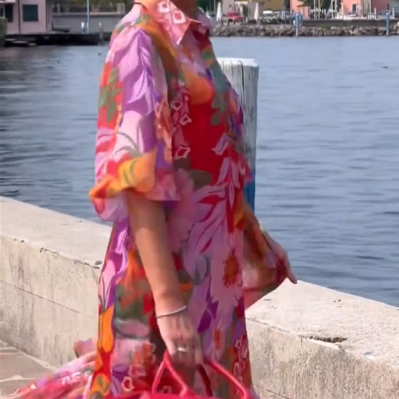 Robe en mousseline imprimée de fleurs rouges