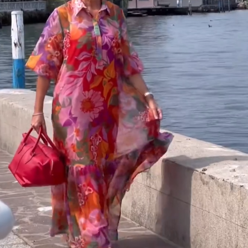 Robe en mousseline imprimée de fleurs rouges