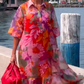 Robe en mousseline imprimée de fleurs rouges