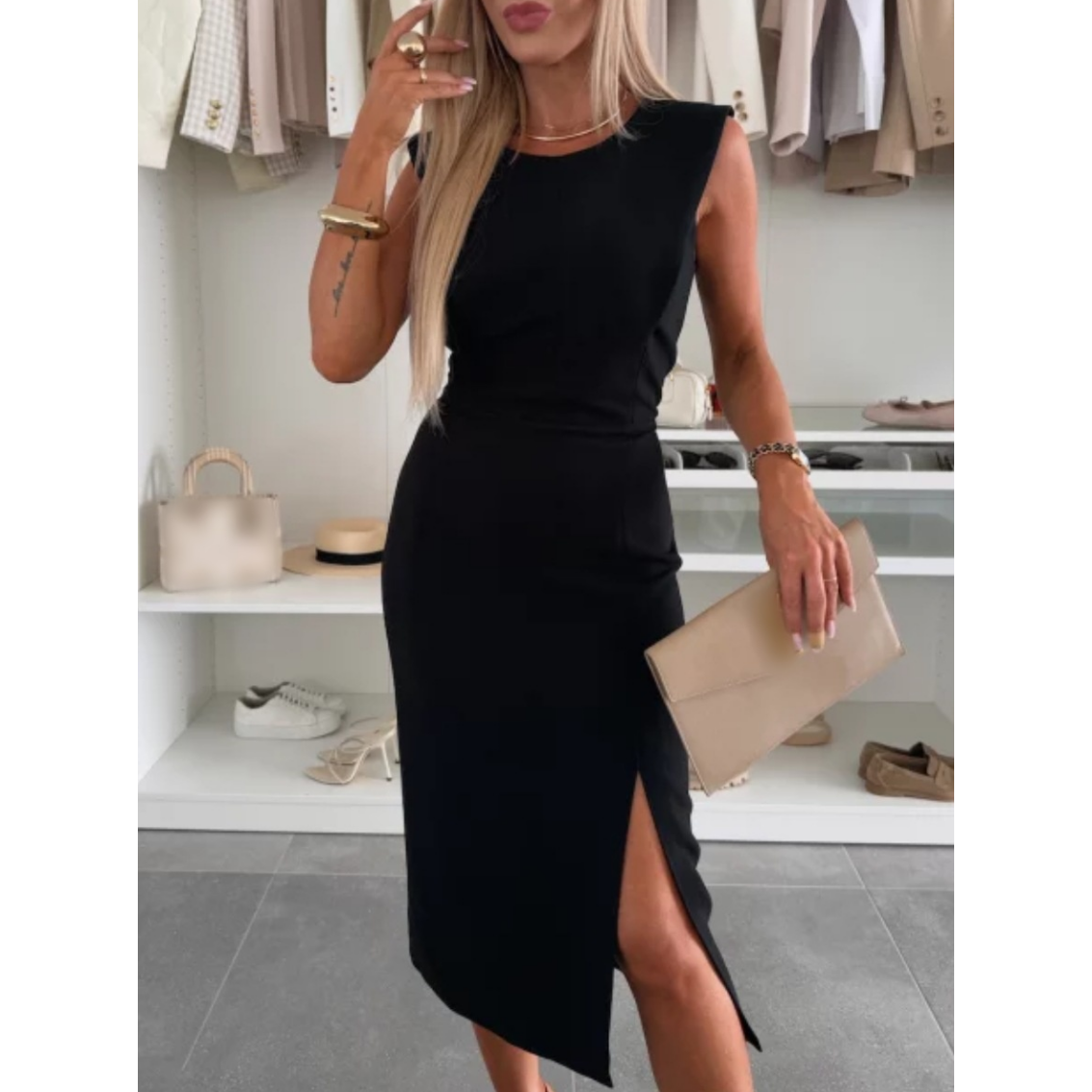Élégante robe fendue sans manches