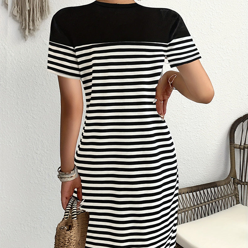 Robe décontractée à col rond et bandes contrastées