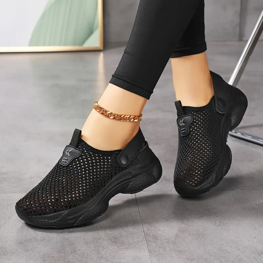 Baskets orthopédiques respirantes et antidérapantes pour femmes, conçues pour la randonnée et les activités de loisirs.