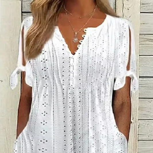 👗 50% DE RÉDUCTION ✨ Robe élégante femme avec décolleté en V et découpes – Taille fluide, respirante & parfaite pour les soirées d’été ou les occasions spéciales 💃