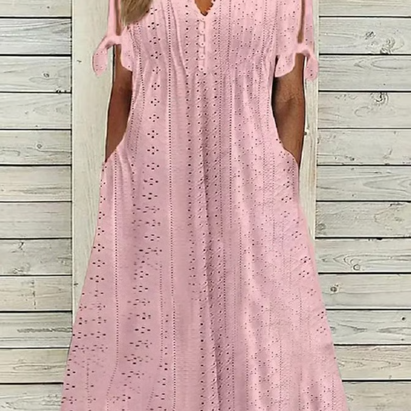👗 50% DE RÉDUCTION ✨ Robe élégante femme avec décolleté en V et découpes – Taille fluide, respirante & parfaite pour les soirées d’été ou les occasions spéciales 💃