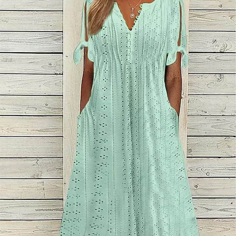 👗 50% DE RÉDUCTION ✨ Robe élégante femme avec décolleté en V et découpes – Taille fluide, respirante & parfaite pour les soirées d’été ou les occasions spéciales 💃