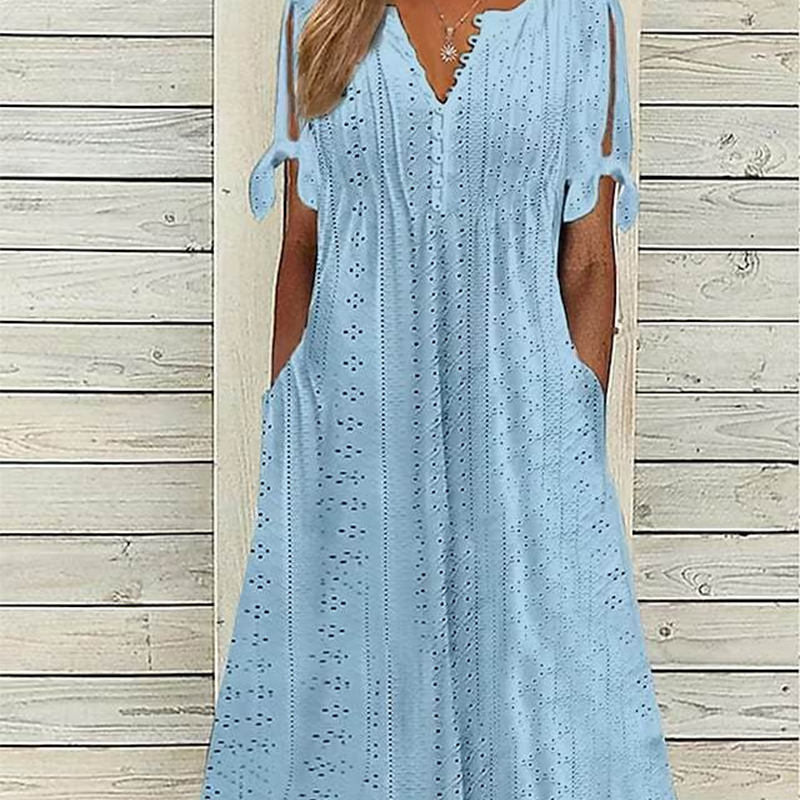 👗 50% DE RÉDUCTION ✨ Robe élégante femme avec décolleté en V et découpes – Taille fluide, respirante & parfaite pour les soirées d’été ou les occasions spéciales 💃