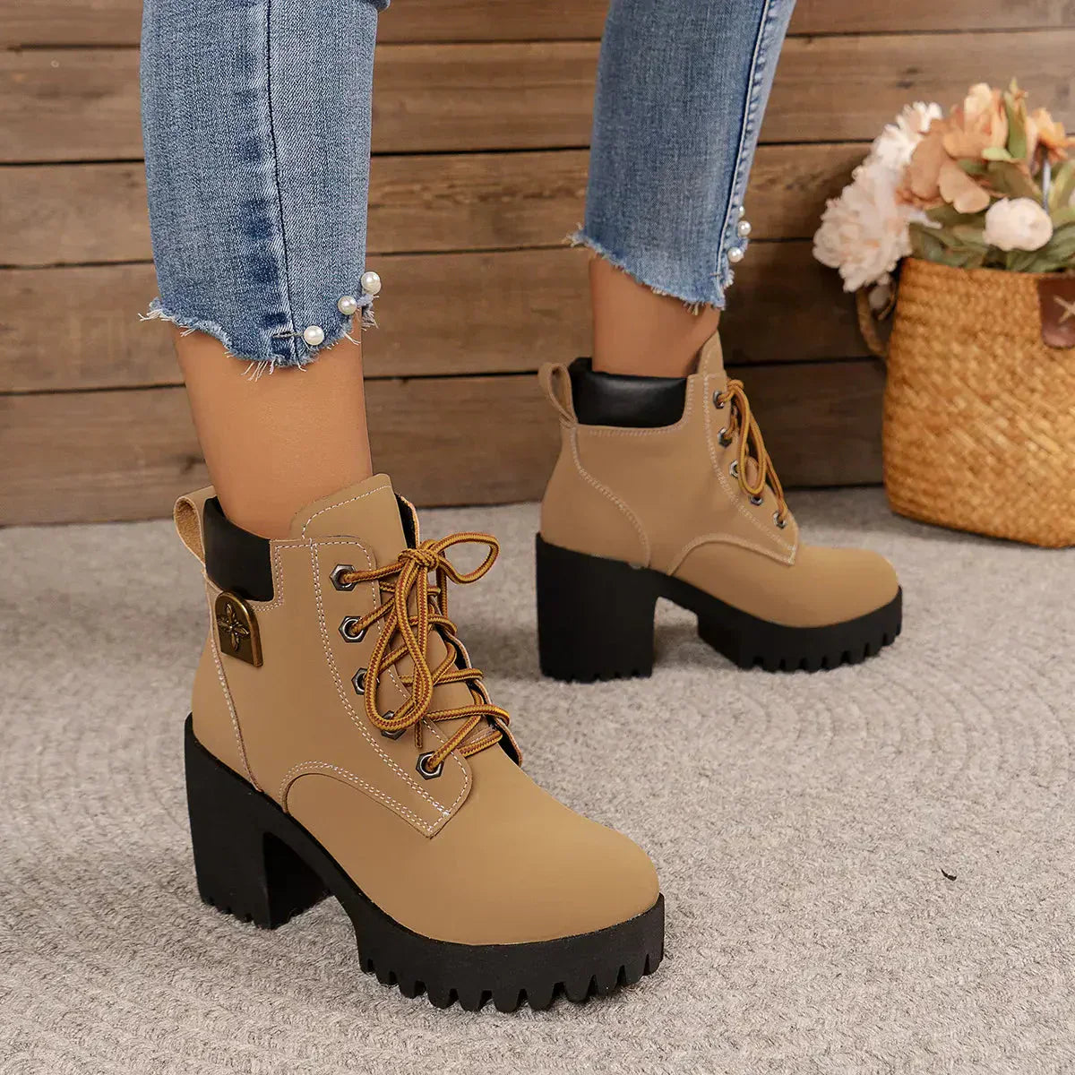 🔥【35-42】 👢✨2025 Nouveauté pour cet automne : bottines à talons épais et semelles compensées – modèle rétro à lacets pour femmes