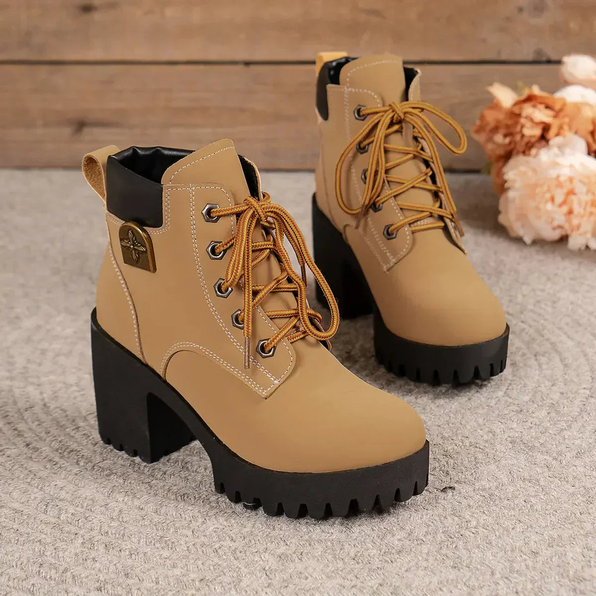 🔥【35-42】 👢✨2025 Nouveauté pour cet automne : bottines à talons épais et semelles compensées – modèle rétro à lacets pour femmes