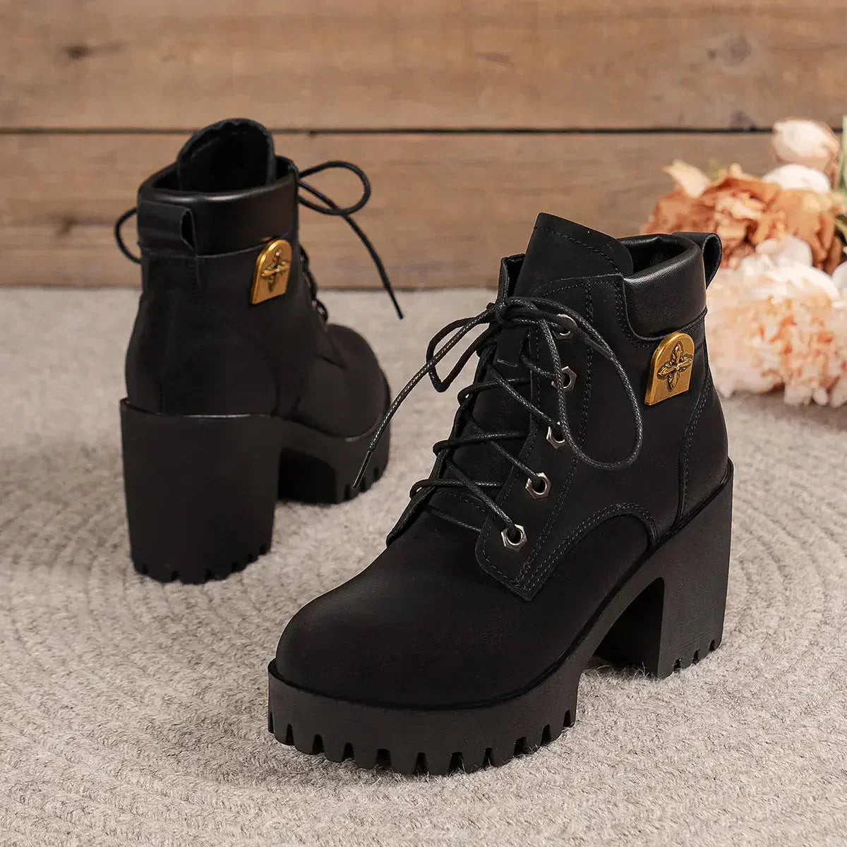 🔥【35-42】 👢✨2025 Nouveauté pour cet automne : bottines à talons épais et semelles compensées – modèle rétro à lacets pour femmes