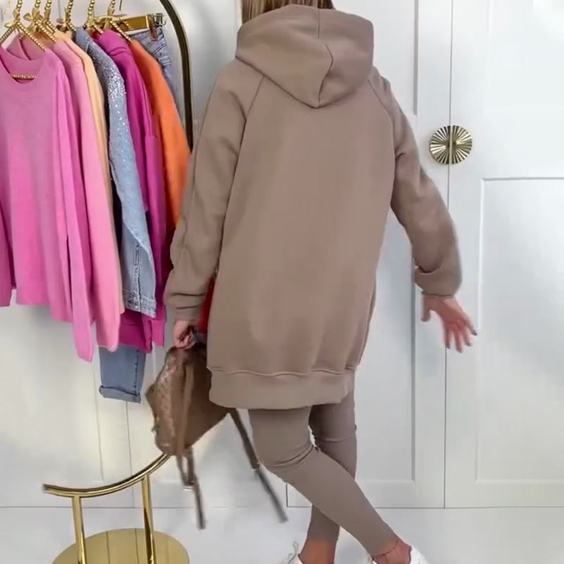 Ensemble élégant composé d'un sweat à capuche et d'un pantalon pour femmes