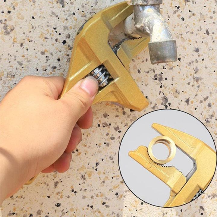 Outil multifonctionnel pour salle de bain
