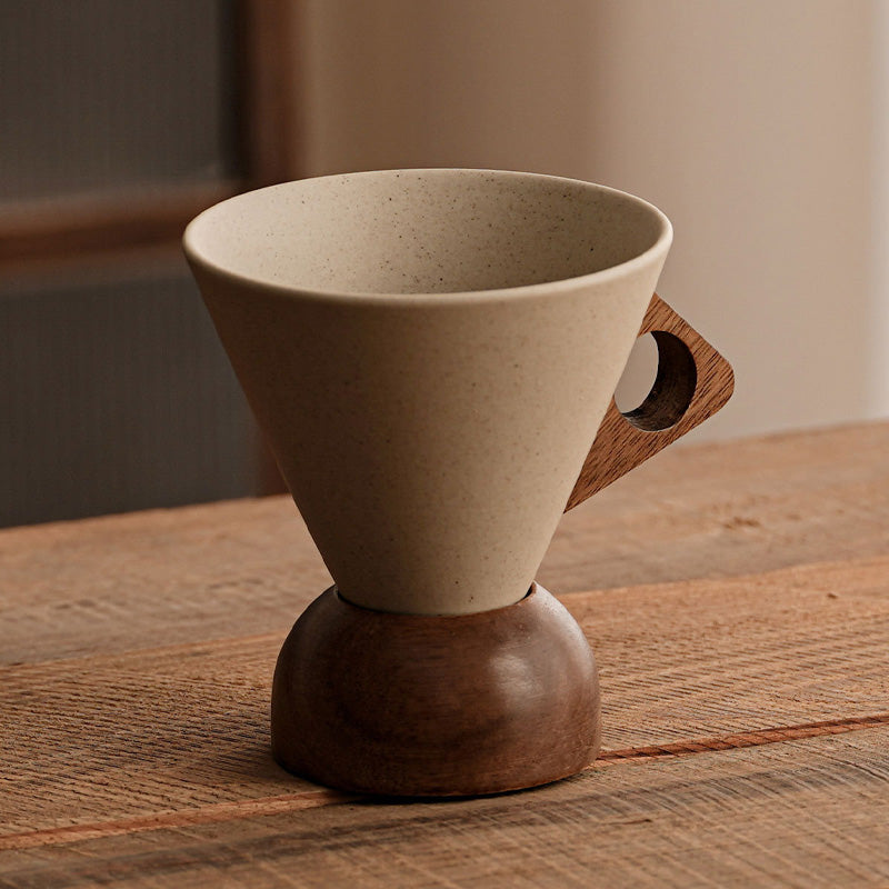 Tasse à café vintage avec anse en bois et soucoupe