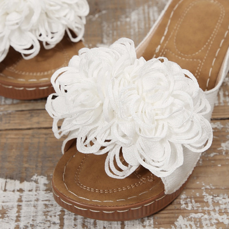 Sandales compensées à motif floral pour femme