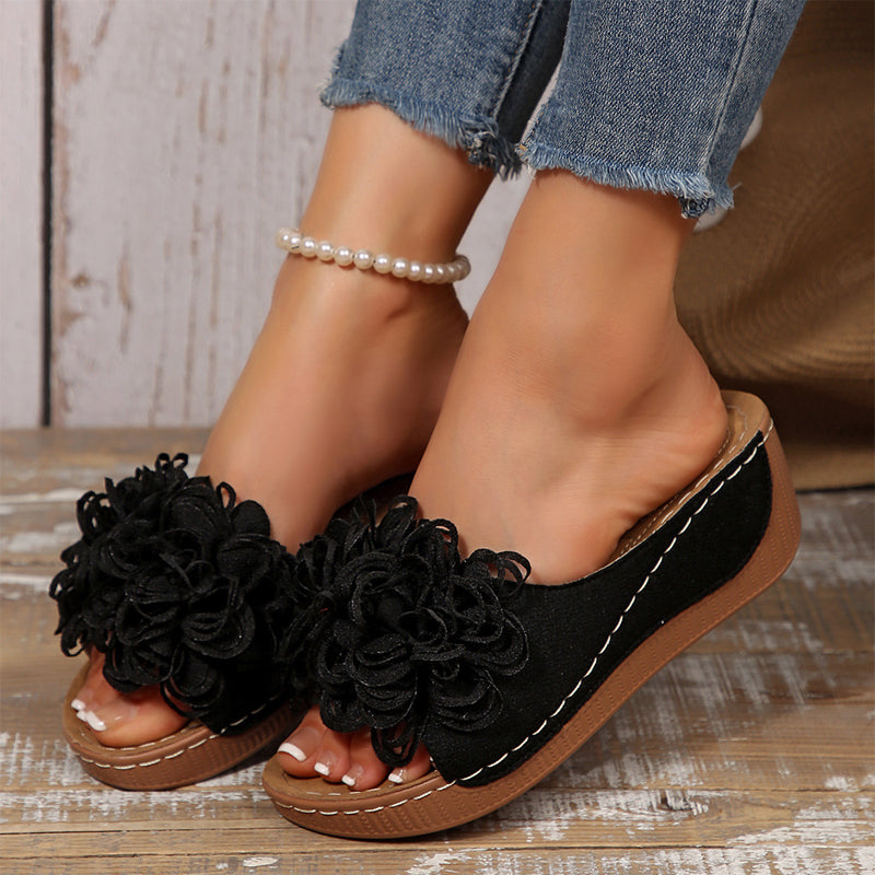 Sandales compensées à motif floral pour femme