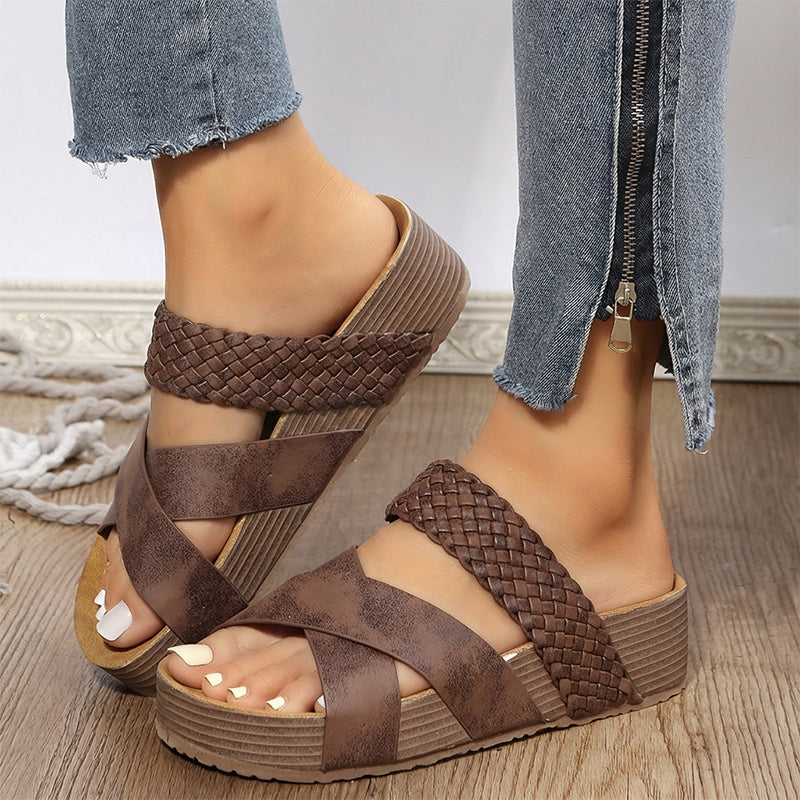 👡 50% DE RÉDUCTION ! Sandales Femme à Talon Compensé – Lanières Entrecroisées, Style Chic & Confortable 🍂