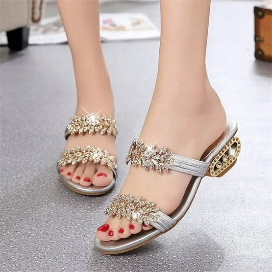 📢📢 Dernier jour – 50 % de réduction !! ⏰ Sandales femmes tendance – Talon plat, strass et ornements métalliques 👡 Pour l'été et le quotidien