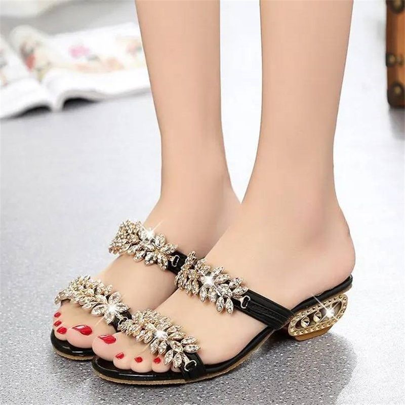 📢📢 Dernier jour – 50 % de réduction !! ⏰ Sandales femmes tendance – Talon plat, strass et ornements métalliques 👡 Pour l'été et le quotidien