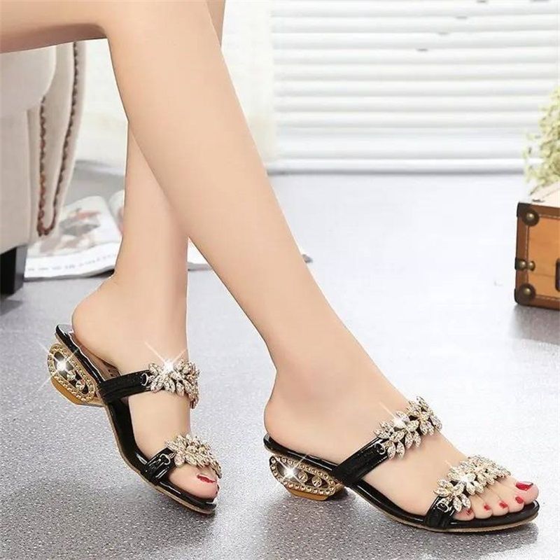 📢📢 Dernier jour – 50 % de réduction !! ⏰ Sandales femmes tendance – Talon plat, strass et ornements métalliques 👡 Pour l'été et le quotidien