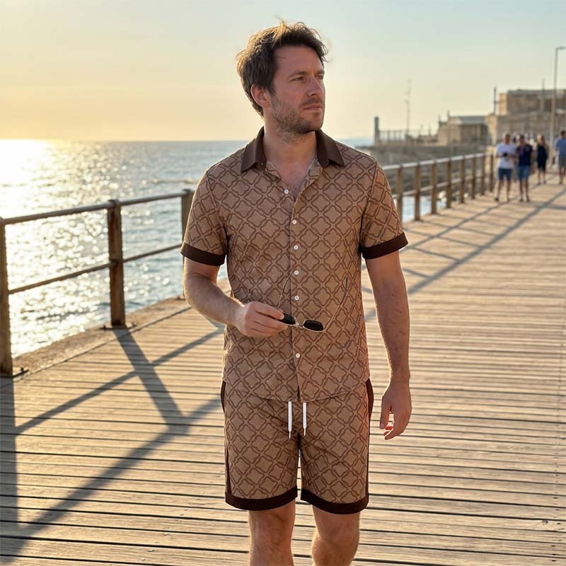 👕 50% DE RÉDUCTION 🌞 Ensemble d’été 2 pièces imprimé pour homme – T-shirt & short assortis – Léger, respirant & coupe décontractée – parfait pour la plage, les vacances ou les journées chaudes 🩳