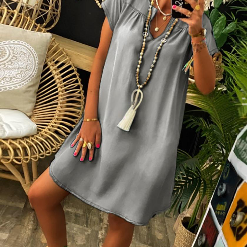 👑 Le must-have de la saison ! ❤️ Robe jean femme à col V et manches courtes